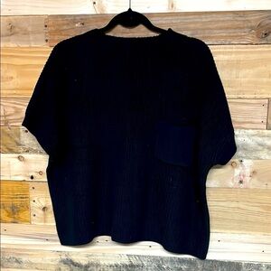 She + Sky size Large Short Sleeve Oversize Black Soft Knit Sweater with Pocket